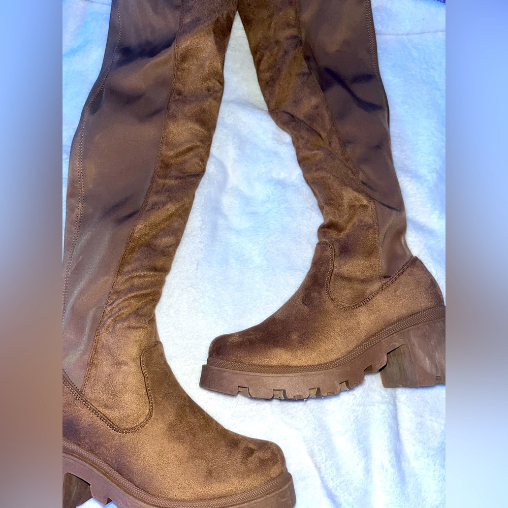 Knee high boots - Picture 1 of 2